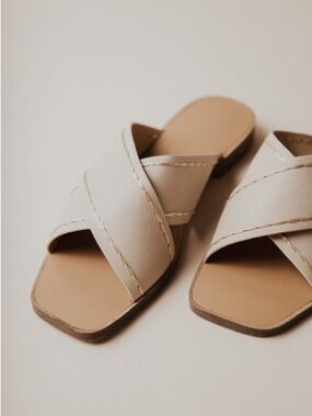 bohme Madeleine Cross Over Sandals Tan Women’s size 9